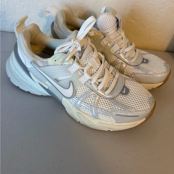 Nike Women's V2K Run Running Sneakers - Picture 2 of 6